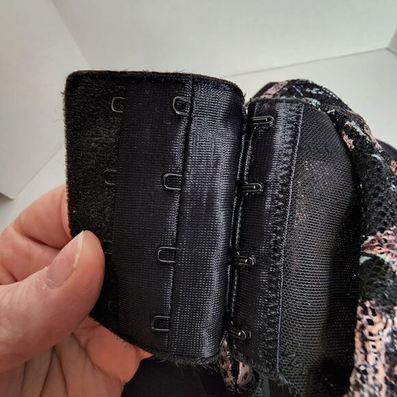 46DDD Lace Wireless Bra Lingerie Boudior Lightly Lined Lace Back Smoothing Flora - Picture 5 of 8